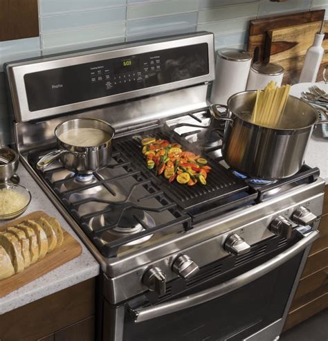 gas range with grill top